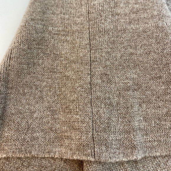 Tahari 100% extra fine Merino Wool - Picture 5 of 6